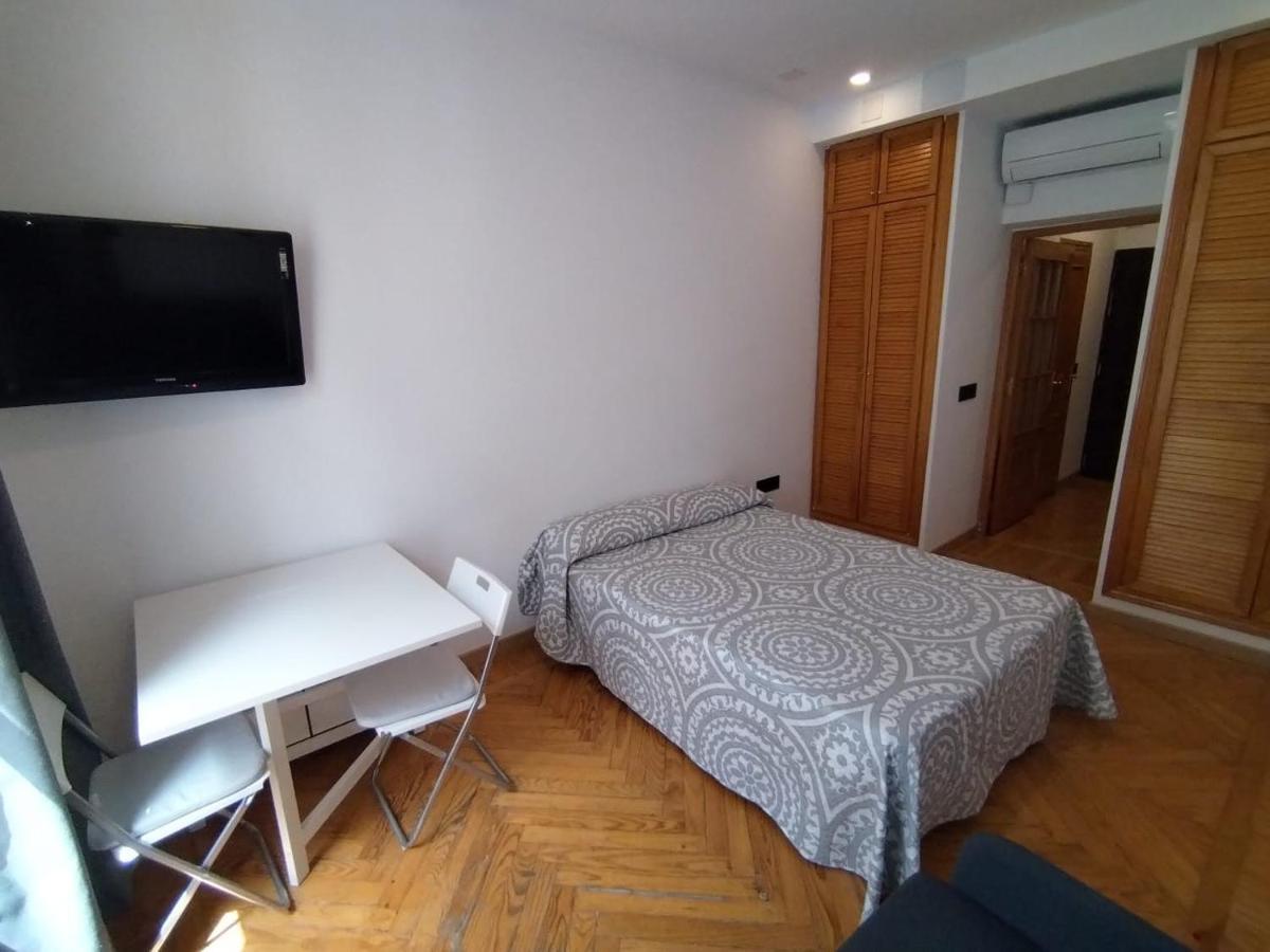 Estudio - Puerta Del Sol Madrid Bagian luar foto